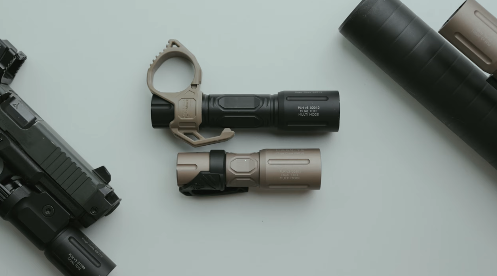 the image shows the two bodies of the PLHv3 which are the 18650 body and the 18350 body and these are placed side by side where one is in the color  black and the other in the color FDE and they are both attached with the light clip attachments