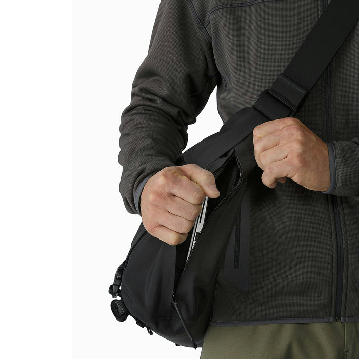 Arc'teryx LEAF Courier 15 Bag | (Like-New)