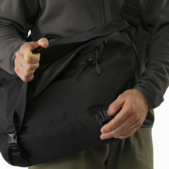 Arc'teryx LEAF Courier 15 Bag | (Like-New)