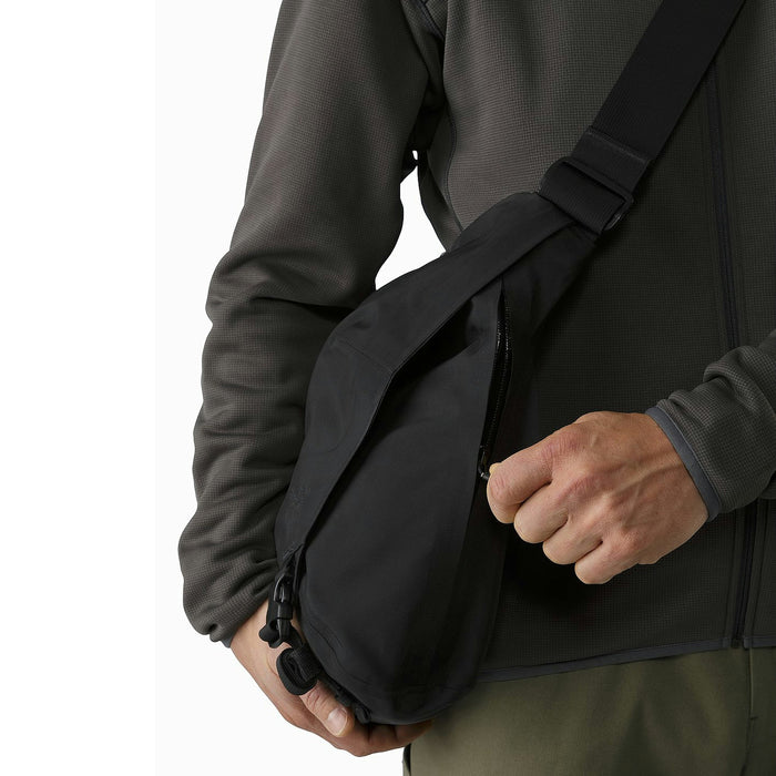 Arc'teryx LEAF Courier 15 Bag | (Like-New)