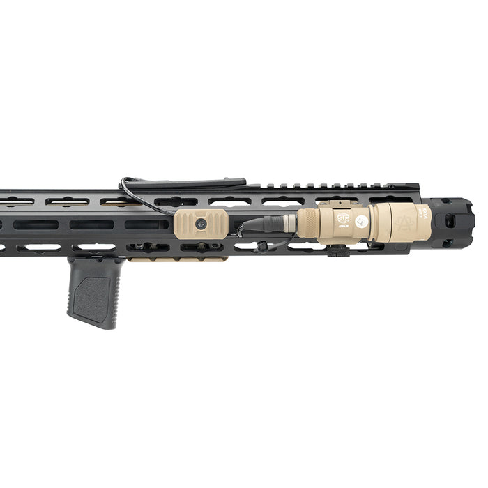 cable-routed-90-degrees-alongside-fde-long-m-lok-cable-management-cover