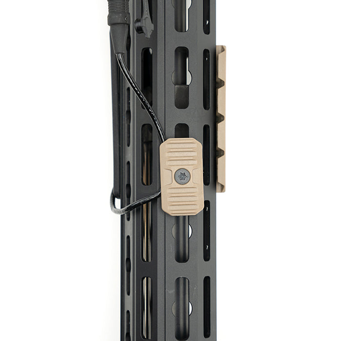 cable-routed-90degrees-alongside-fde-short-m-lok-cable-management-cover