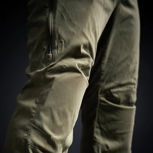 Close-up shot of the built-in knee pocket on the Camas Pro Hunting Pants, detailing how the protective neoprene knee pads stand out from the fabric for added comfort.