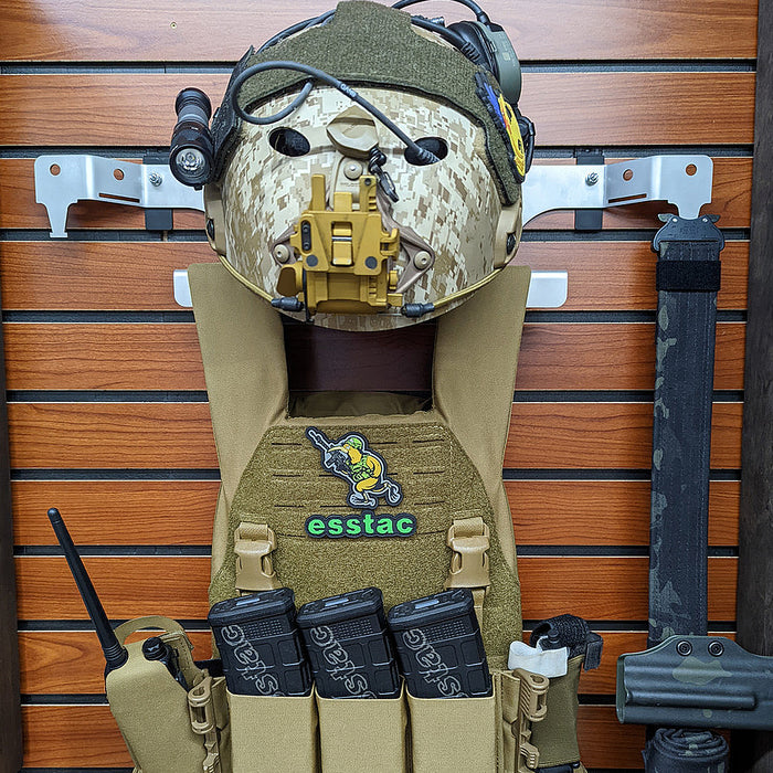 esstac wall mount pc rack with plate carrier helmet