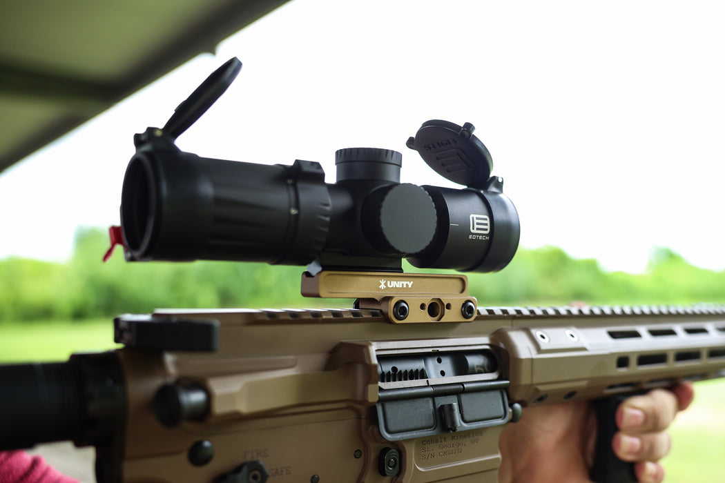 A second isometric rear angle of the FAST Kickr mount in Flat Dark Earth on a Cobalt Kinetics AR-15, providing a detailed look at the clamping mechanism and the 1.54-inch heads-up sight picture.