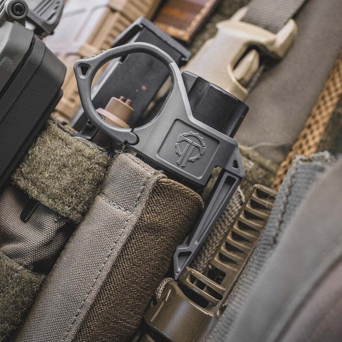switchback hog has small pocket clip that works with molle pals webbing